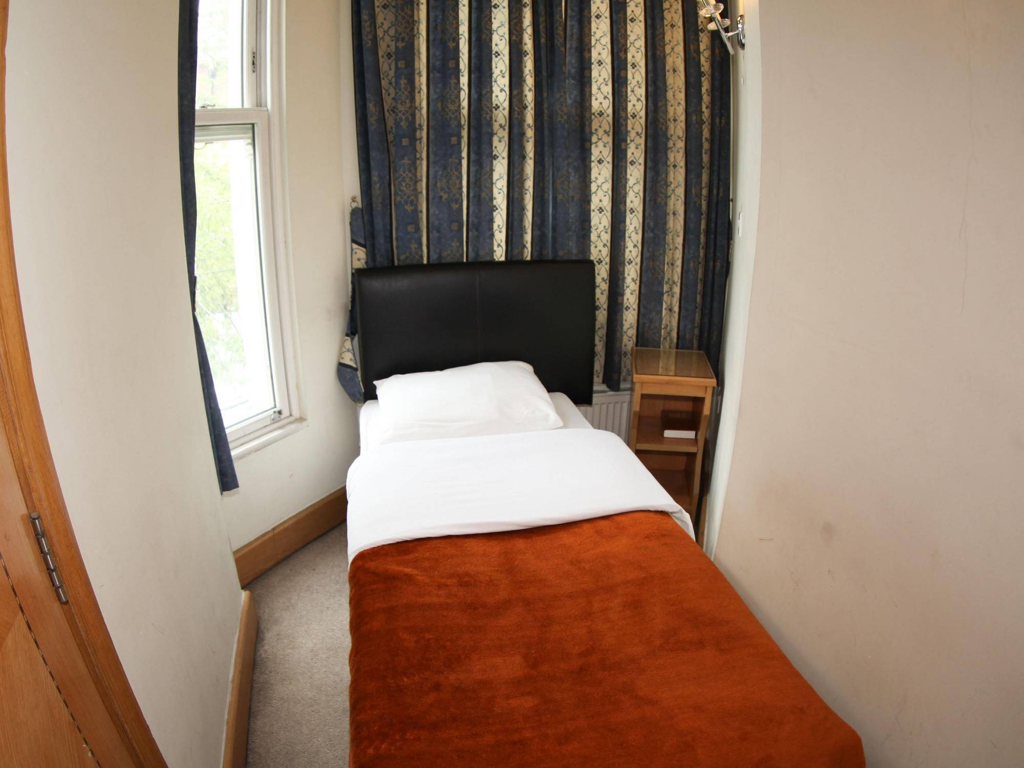 Holland Inn Hotel Лондон Экстерьер фото